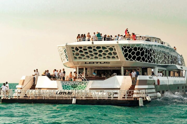 3-Hour Lotus Mega Yacht Dinner Cruise Dubai