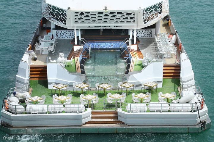 3-Hour Lotus Mega Yacht Dinner Cruise Dubai
