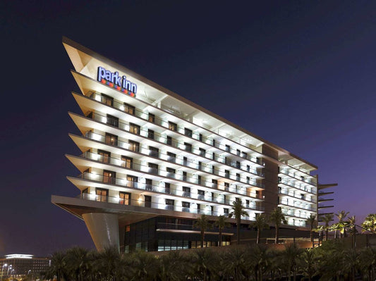 Park Inn by Radisson Hotel Yas Island (Unlimited parks access)